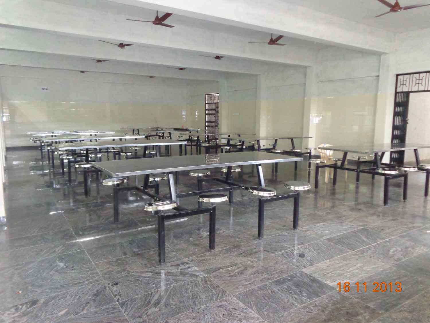 FOOD COURT